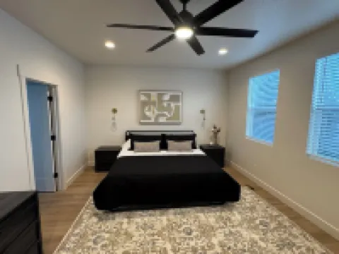 Luxury 5Br Adventure Hub! Pineview, Hiking, Golfing, Biking. Sleeps 12. 4.5 Bath