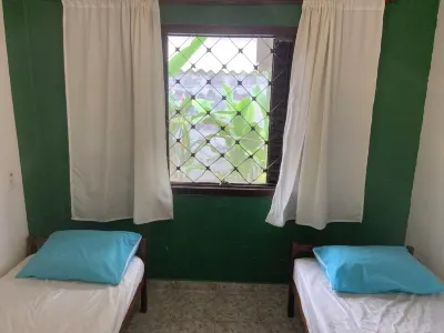 Rustic house 250 m from the sea Hotels near Praia de Boraceia