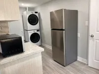 Whitby Gateway - 2BR 3BD 2WR Kitchen Laundry Hotels in Whitby