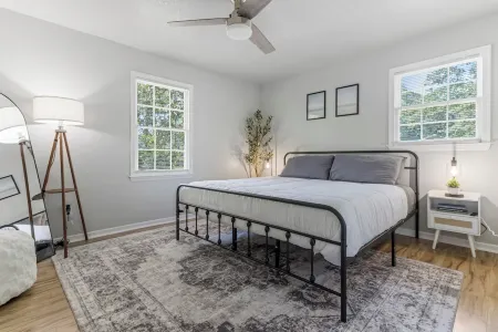 Cozy Home w/ Pool Table, Arcade & Firepit