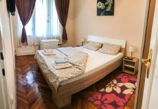 Red Rouz Belgrade apartment