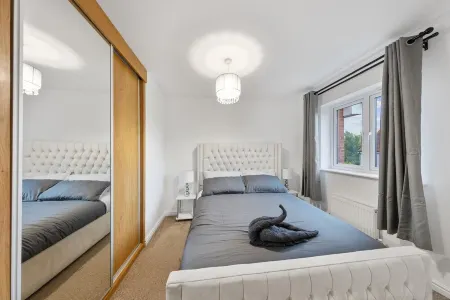 Stylish house in Dartford, London Zone 8 Отели в г. Дартфорд