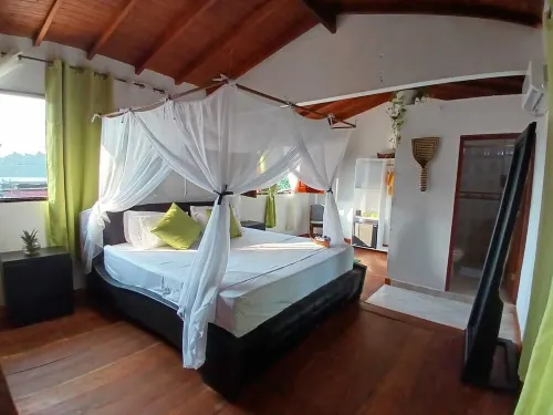 Warm and Family Accommodation. Ideal for Couples and Families. 2 min Beach. Hotel a Nuqui