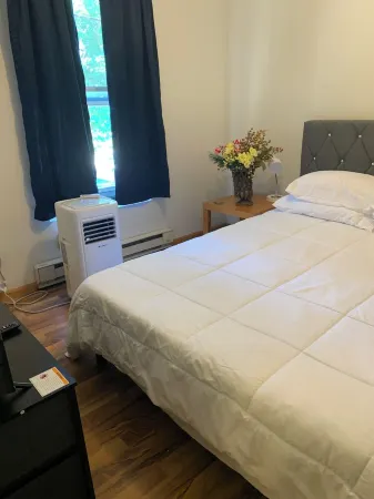 Quiet and comfort one bedroom apt, close to WIU, a kitchen free parking, TV