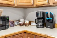 Cabin W/Private Hot tub,PetFriendly, Fire pit 10min  Loon mtn & owls Nest Resort