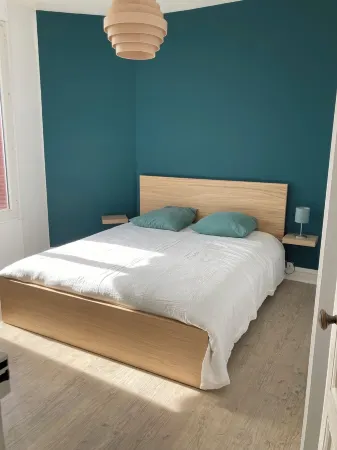 Beautiful house with terrace 10 minutes by train from Paris and 6 minutes walk from the station. Отели рядом с достопримечательностью «Place Louis Aragon»