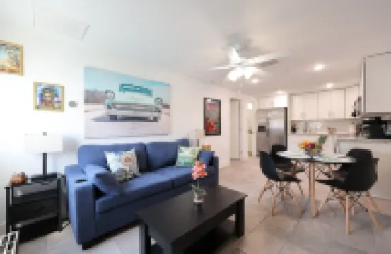 Havana Nights Honeymoon: King Bed, Sofabed, Patio & Wi-Fi – Book Your Escape! 麥格雷戈酒店