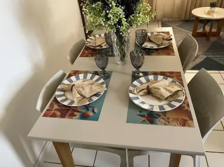 Beautiful and cozy flat. Complete and just 50 m from the beach Отели в г. Жабоатан-дус-Гуарарапис