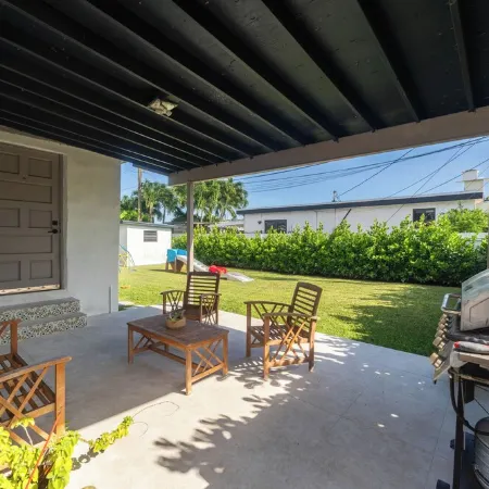Charming Family Retreat in Miami: 10 Min from Miami International Airport Отели в г. Уэстчестер