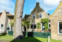 Harry, Luxury property in center of NES