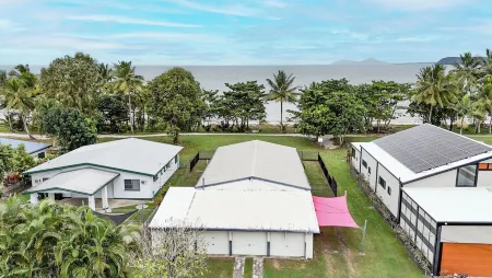 Luxury Absolute Beachfront and Pet friendly!