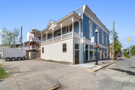 Fully restored historic apartment in Downtown Elizabeth City