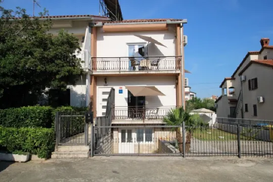 Blue Adria Suite 3 within walking distance of the beach and town center