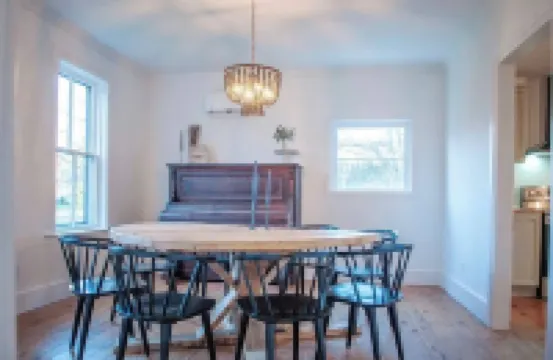 Beautiful Old Home by the Beach Hotels in Kings County