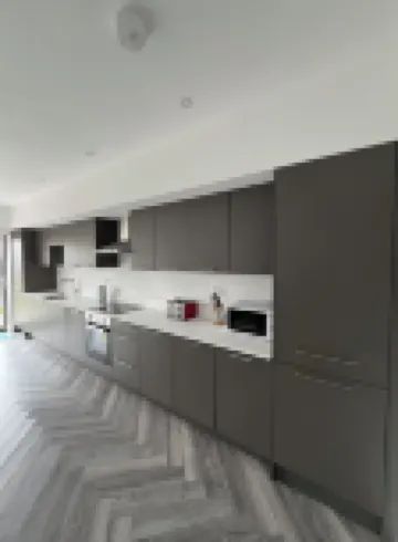 Terrific 5bedroom house with WiFi ,2 min walk to RedBridge underground station