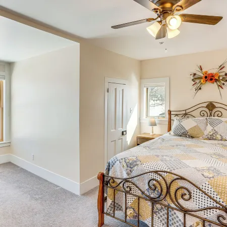 Patio & Mountain Views: Farmhouse in Mancos!