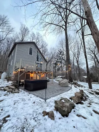 Mountain Paradise 4BR Hot Tub Pool 10min Mt Snow Отели рядом с достопримечательностью «Beyond Imagination»