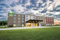 Holiday Inn Express & Suites Cedar Rapids NE - Marion by IHG Hotels in Marion