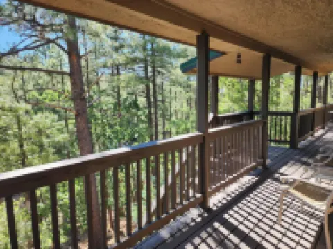 2 King 1 Queen Hot Tub  3-Bedroom Cabin in Groom Creek