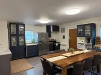 Tannersville 9bdrm, 2 bonus room house - steps to lake/park, walk to synagogue Hotel di Tannersville