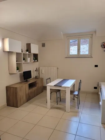 Alice Apartments - Heron, Spacious studio apartment in the historic center of Crescentino