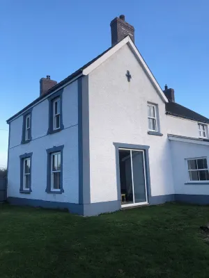 Renovated farmhouse, 5 mins from the sea Hotels in Y Ferwig