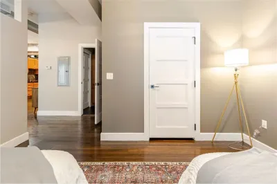 Upscale Downtown Indy 1Br Apartment Walk to Stadiums Hotels in 