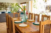 Spacious 5-bedroom villa in wonderful Rivière Noire with WiFi, AC Hotels near Chamarel Seven Colored Earth Geopark