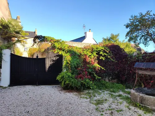 Magnificent house of character with an amazing park Hotels in Quimperle