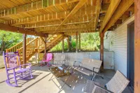 Kansas Gem w/ Fire Pit & Views: 10 Mi to Dtwn! - 4 tähden