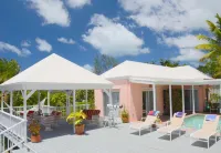 Coconuts: Indoor/Outdoor Living, Spa, Heated Pool & Privacy!