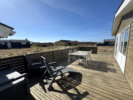 "Bera" - 250m from the Sea Отели рядом с достопримечательностью «Sjorring Kirke»