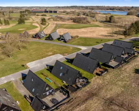 "Kauno" - 16km to the Fjord Hoteles en Farsø