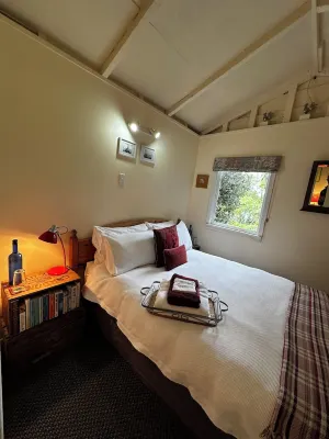 Quail Cottage - Quaint, Cosy, Peaceful and Private Hotels near Kauri Block Track