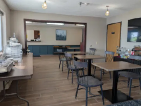 Super 8 by Wyndham Perham Hotels in Perham