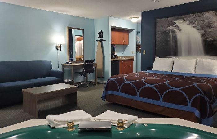 River Hill Inn & Suites