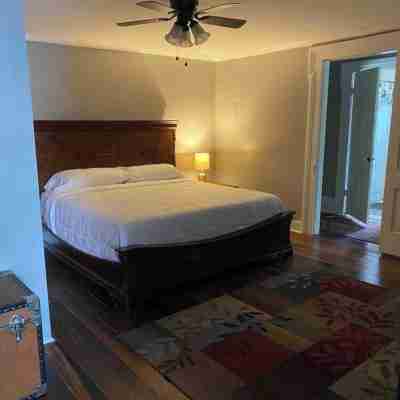 Stay downtown within walking distance of restaurants, shopping, and breweries! Rooms