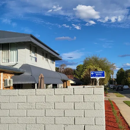 Parkway Motel