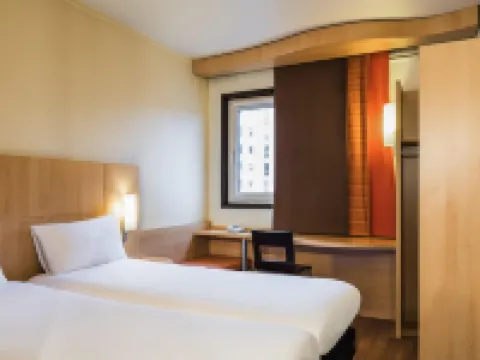 Ibis Paris Pont de Suresnes