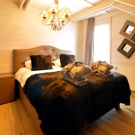 Peaceful Septon chalet spa