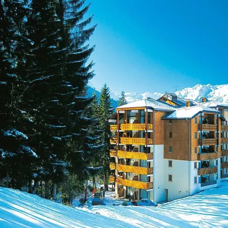 Cosy Ski Apartment w/ Pool