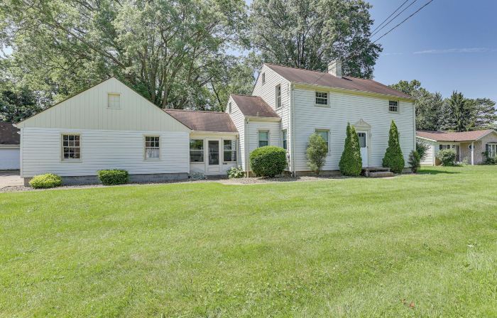 1 Mi to Dtwn Salem: Apt w/ Garage Access!