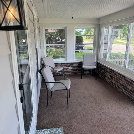 Cozy Retreat • Fireplace Loft •Walk to Park & Lake
