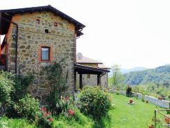 Holiday Home in Tuscany with Natural Pond