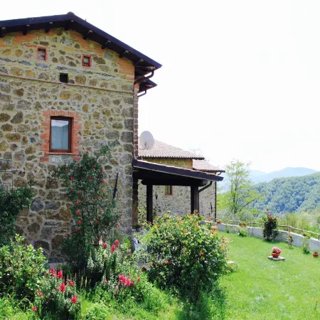 Holiday Home in Tuscany with Natural Pond