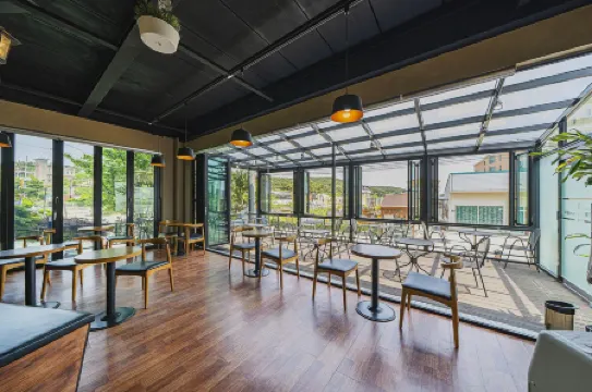 Hotel Oceanview Отели рядом с достопримечательностью «Xiannu Rock Coast»