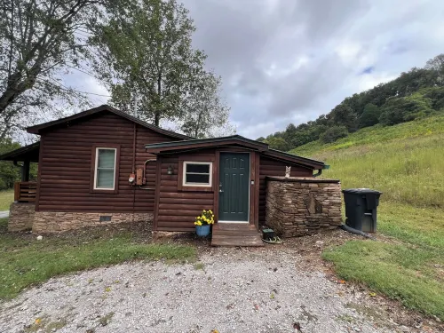 Country log cabin in beautiful middle Tennessee