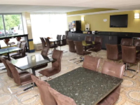 Baymont by Wyndham Addison Hotels in Addison