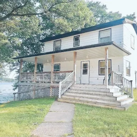 Spacious Lake home. Great for family/friends  getaway.  sleeps 10