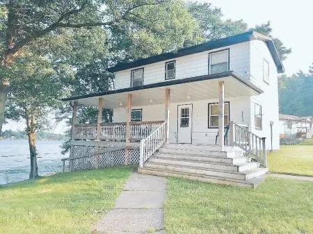 Spacious Lake home. Great for family/friends  getaway.  sleeps 10